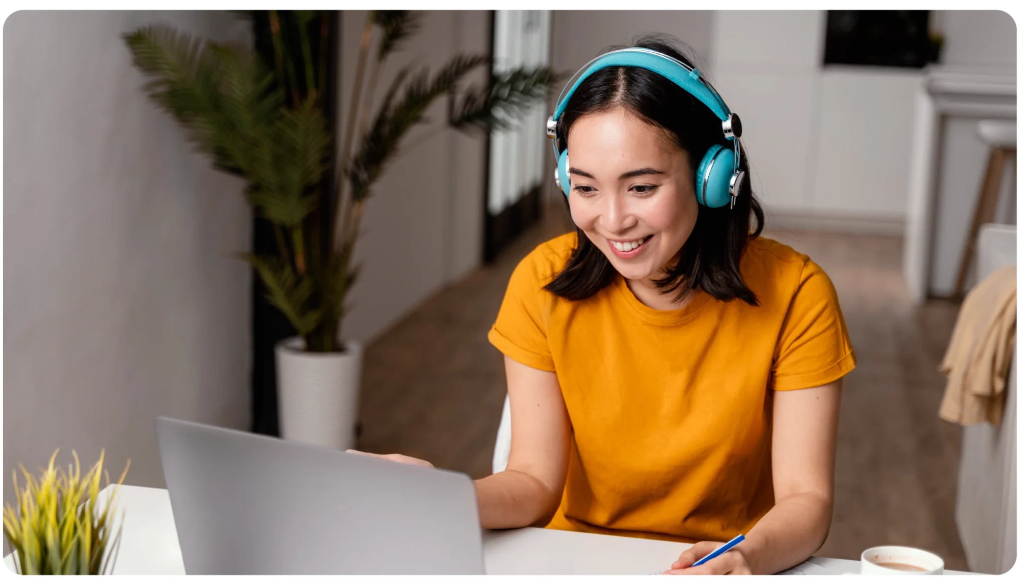 Attendee joining a webinar to network online